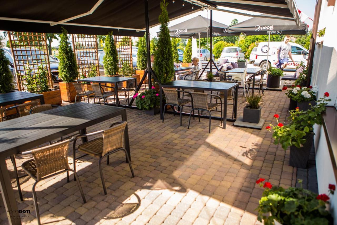 Gosciniec Zacisze I Blisko A2 Dabie-Uniejow I Restauracja Bed & Breakfast Dış mekan fotoğraf