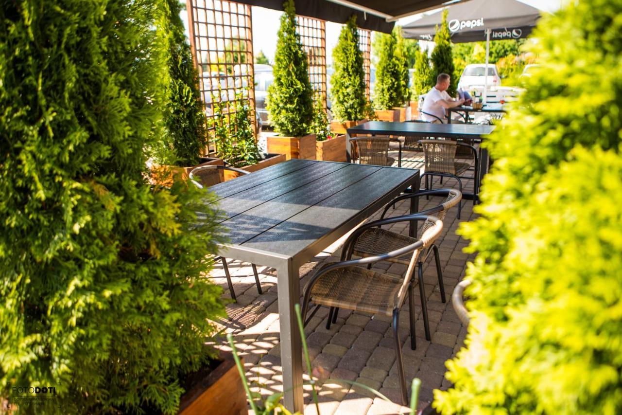 Gosciniec Zacisze I Blisko A2 Dabie-Uniejow I Restauracja Bed & Breakfast Dış mekan fotoğraf